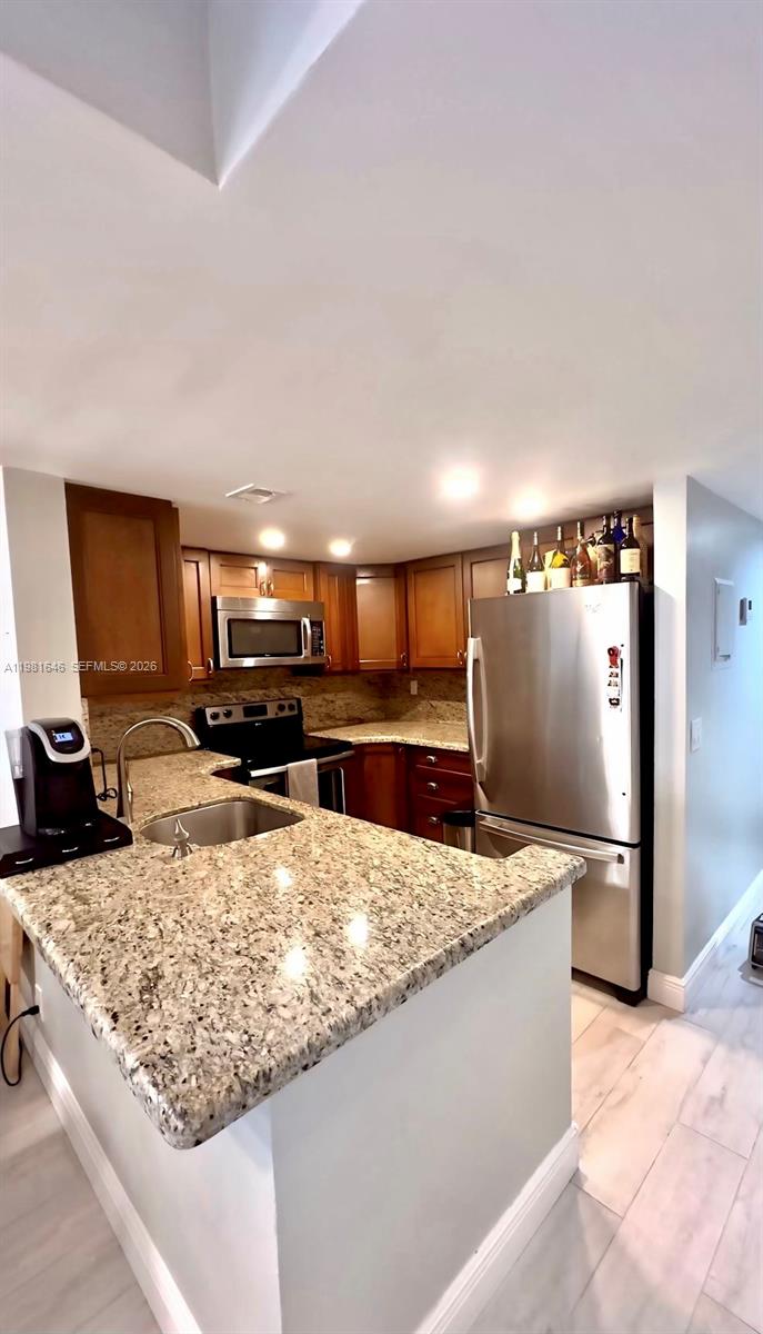 THE RACQUET CLUB - Residential