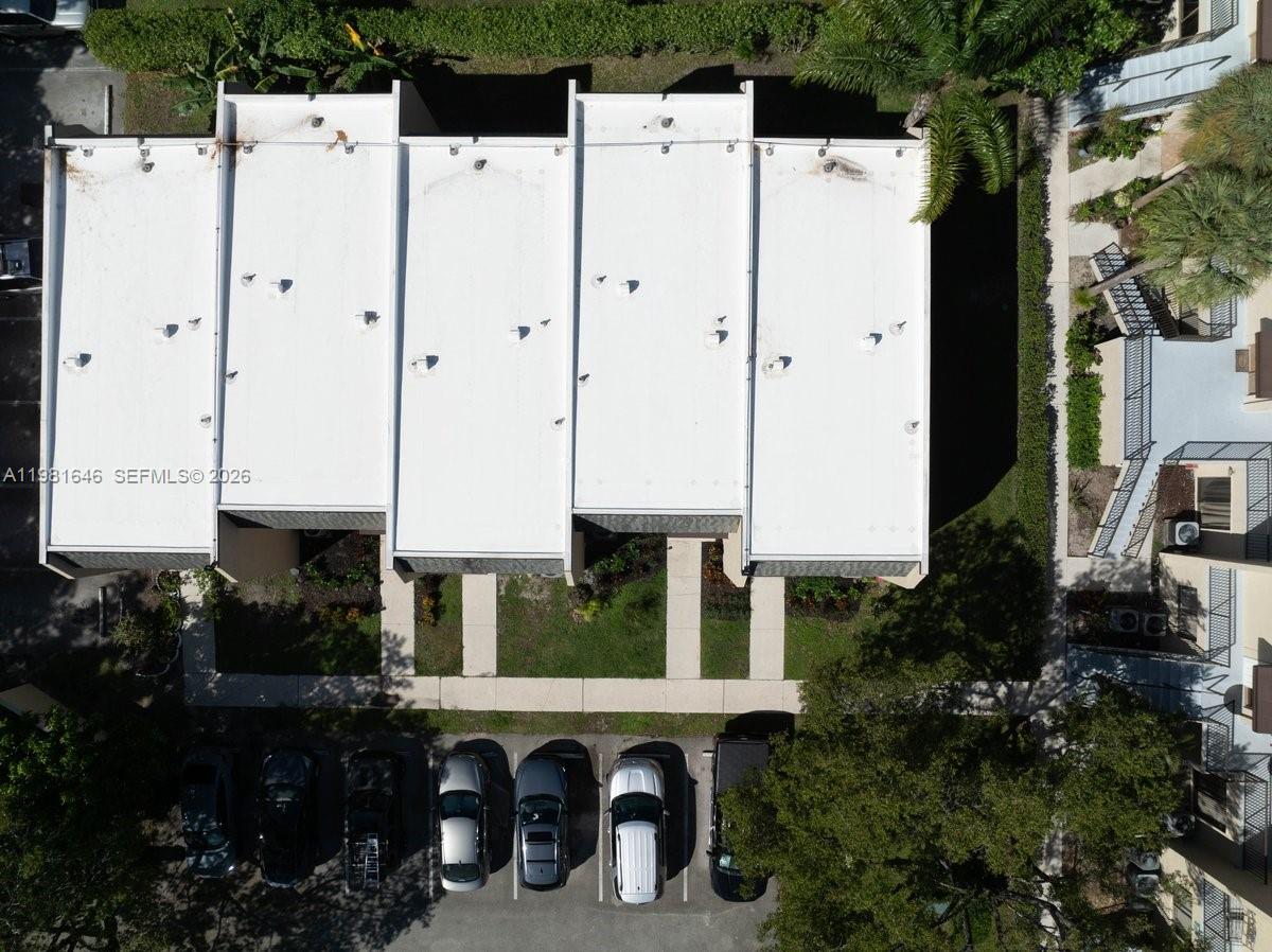 THE RACQUET CLUB - Residential