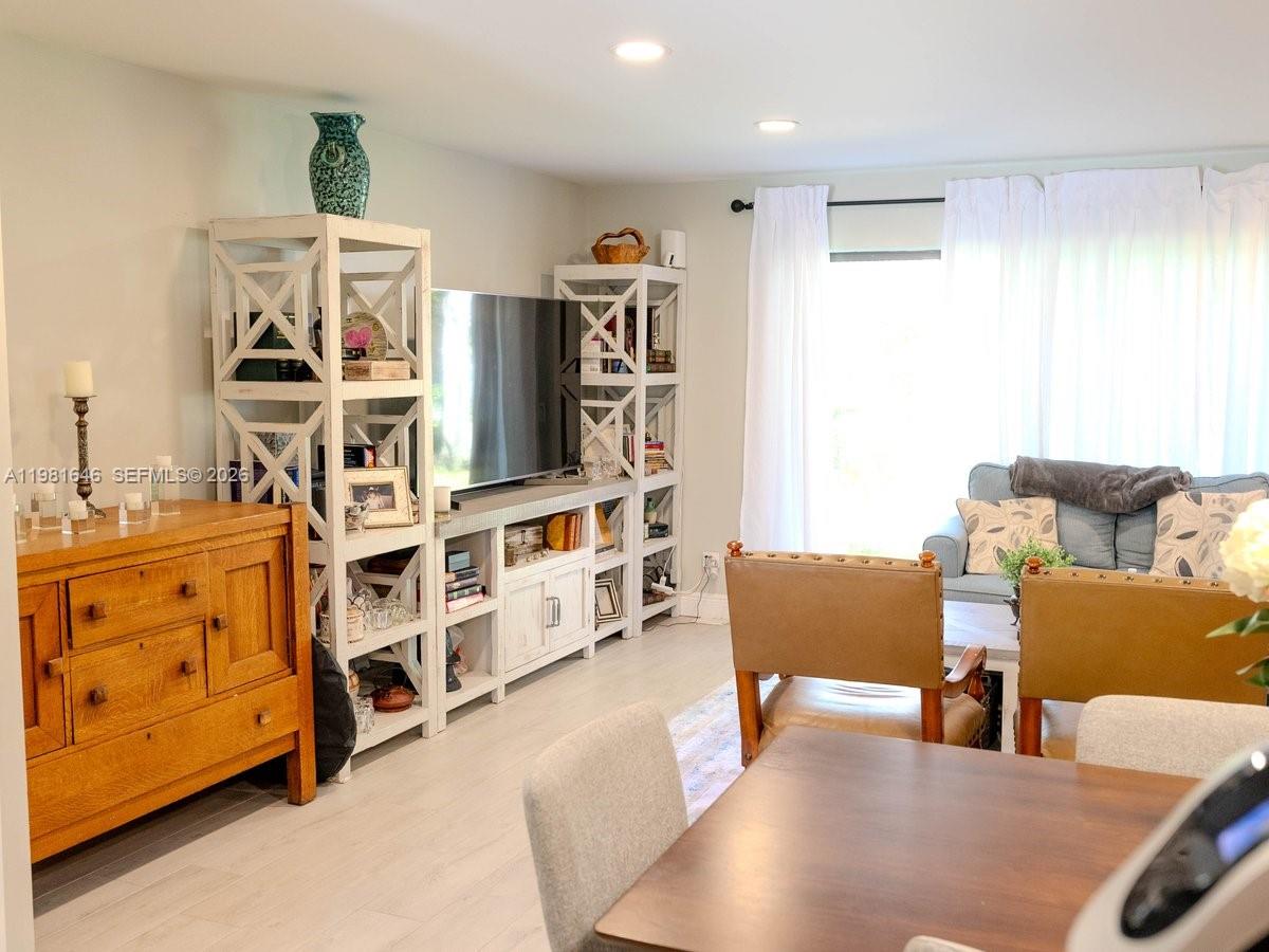 THE RACQUET CLUB - Residential