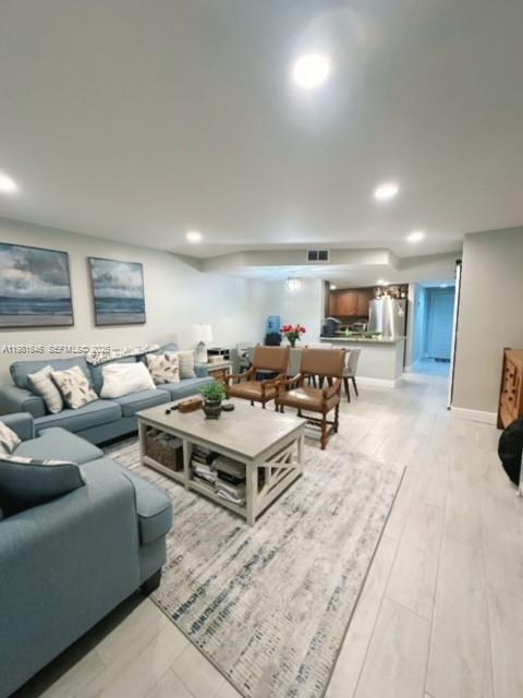 THE RACQUET CLUB - Residential