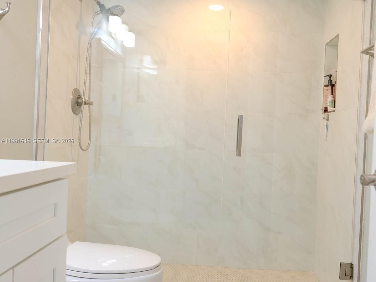 THE RACQUET CLUB - Residential