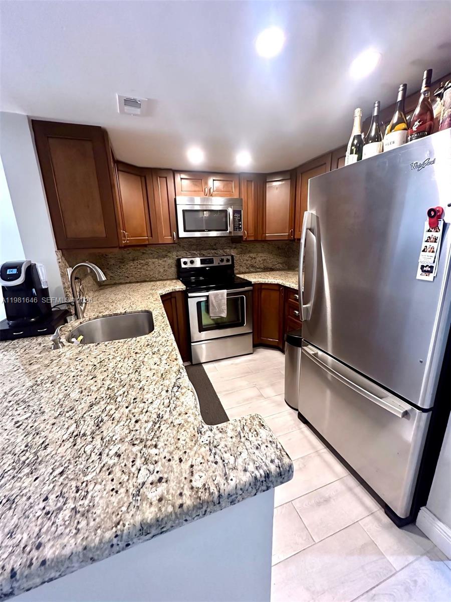 THE RACQUET CLUB - Residential