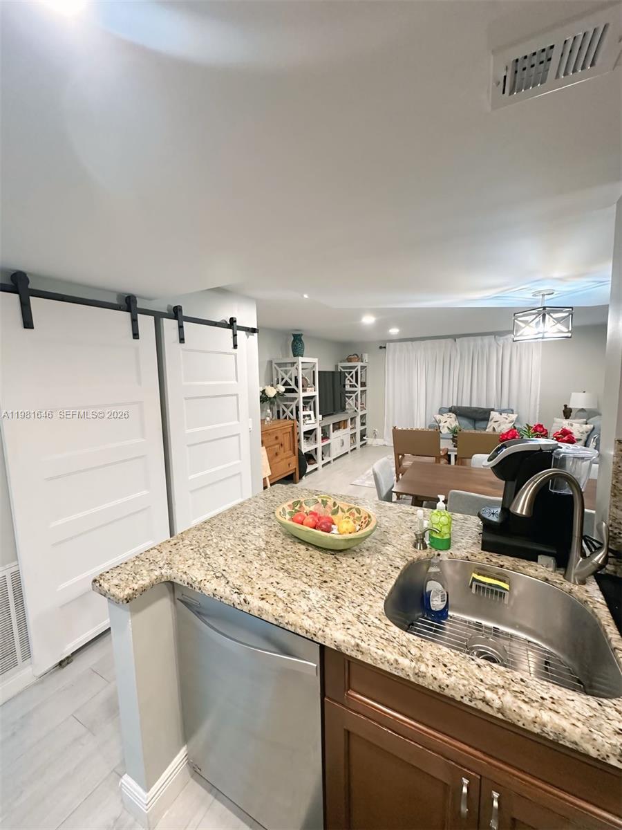 THE RACQUET CLUB - Residential