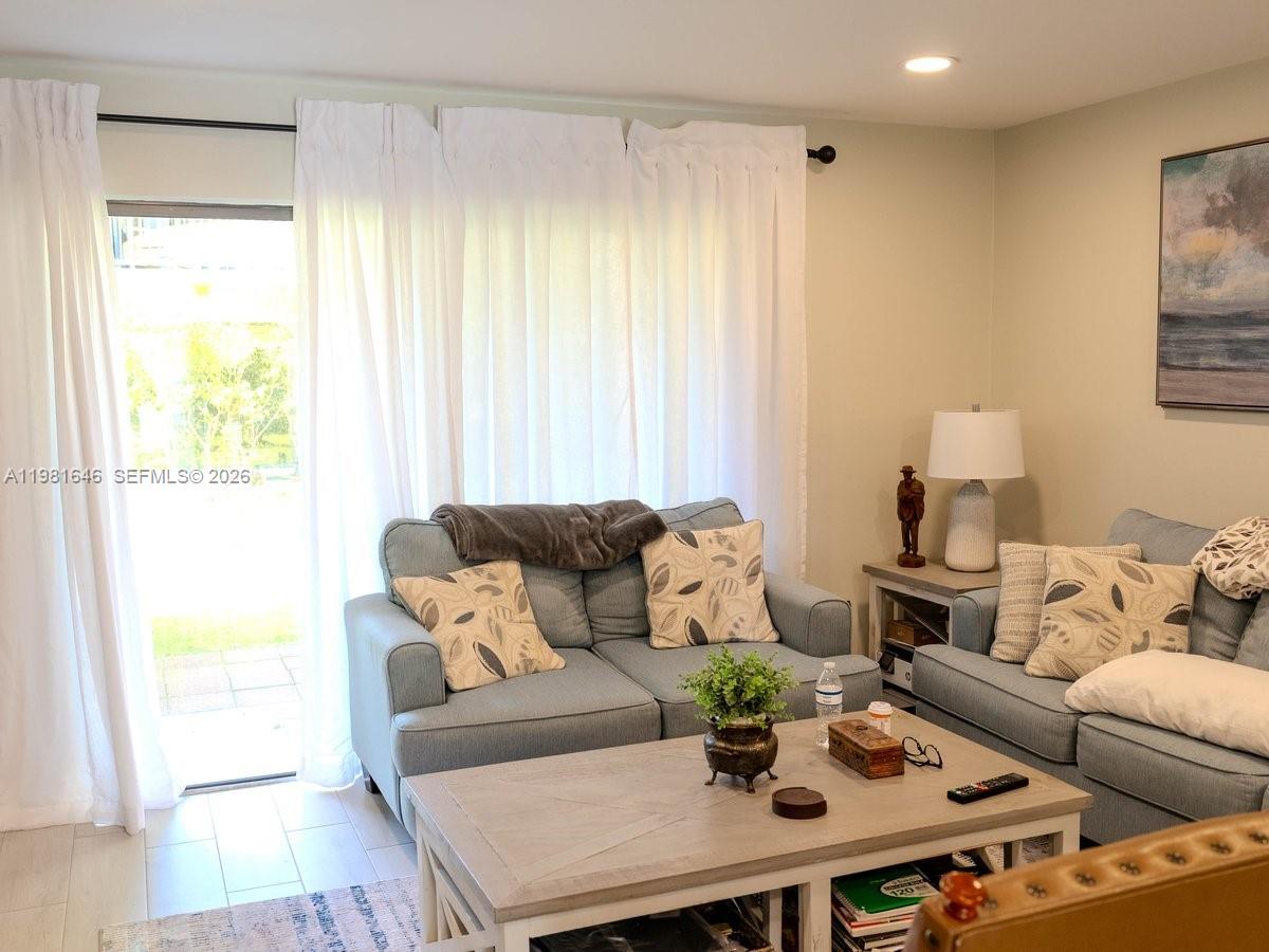 THE RACQUET CLUB - Residential