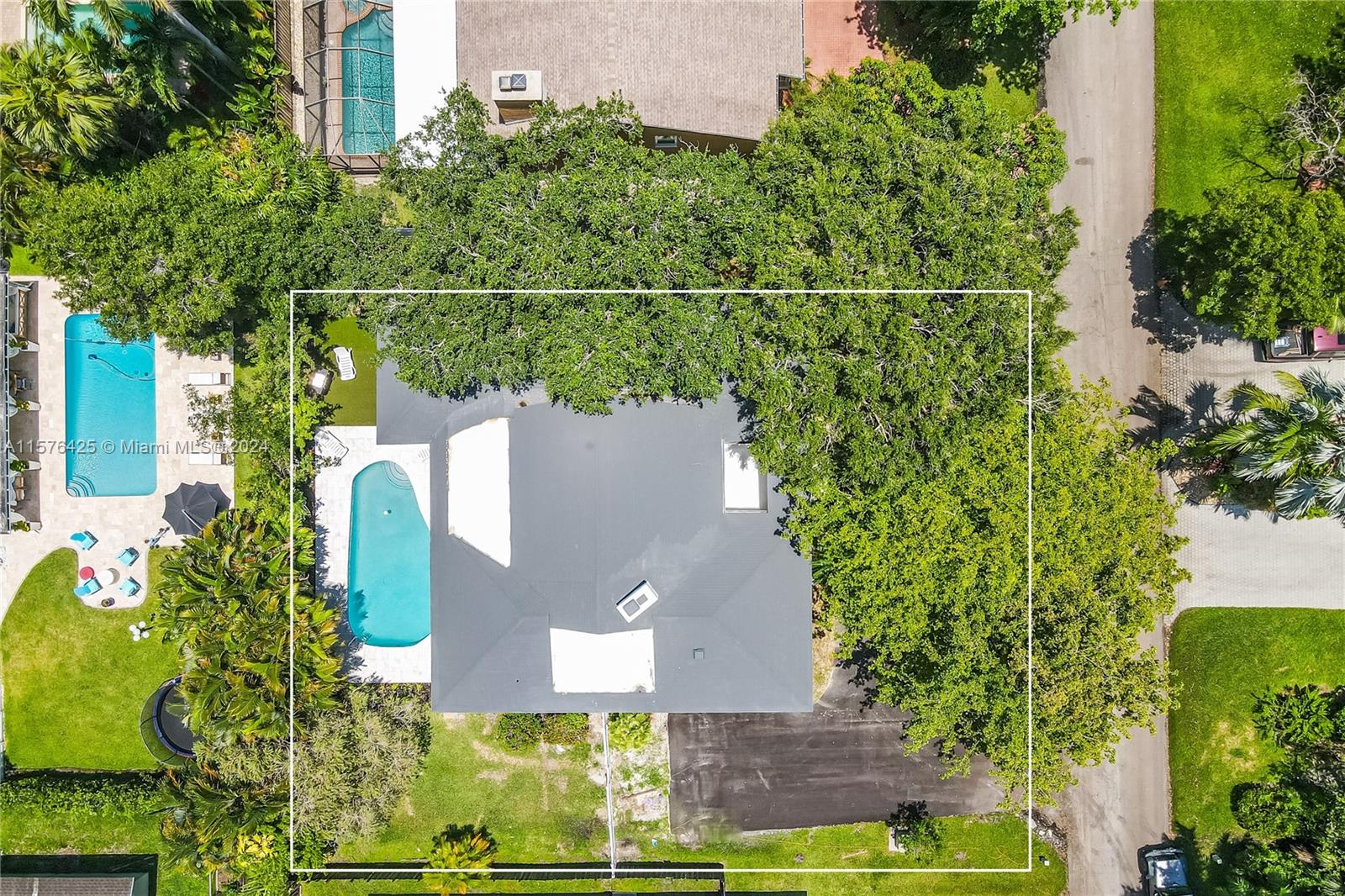 Property for Sale at 2505 Riverlane Ter, Fort Lauderdale, Broward County, Florida - Bedrooms: 5 
Bathrooms: 3  - $1,300,000