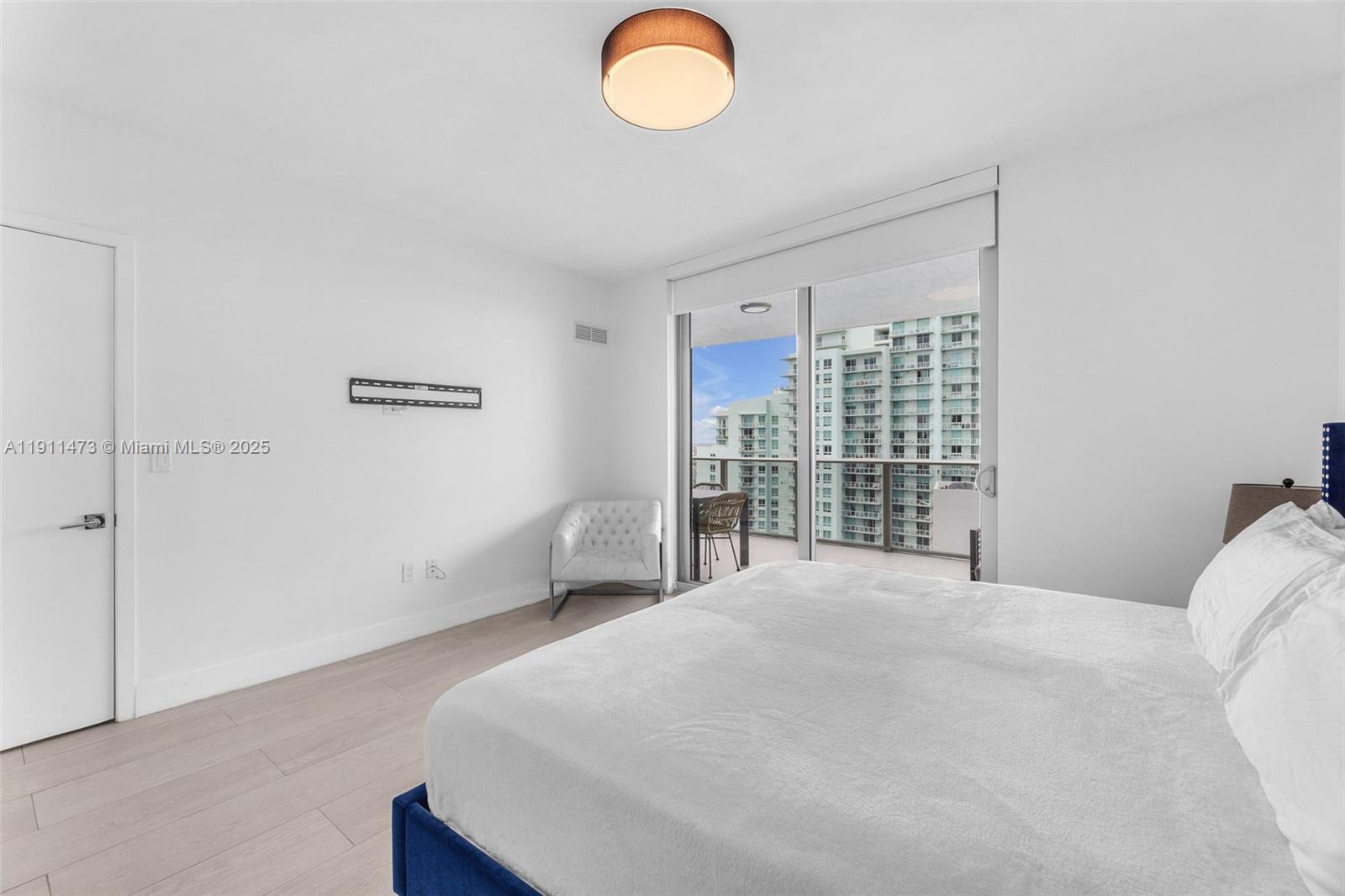 ARIA ON THE BAY CONDO - Residential