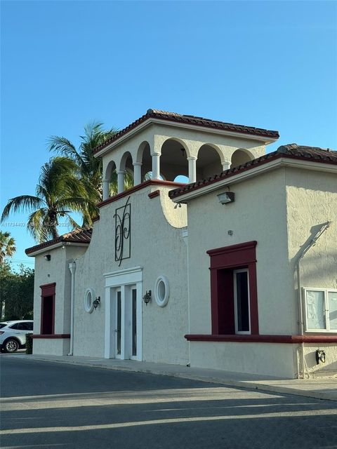 8600 SW 67th Ave 907 Pinecrest FL 33156