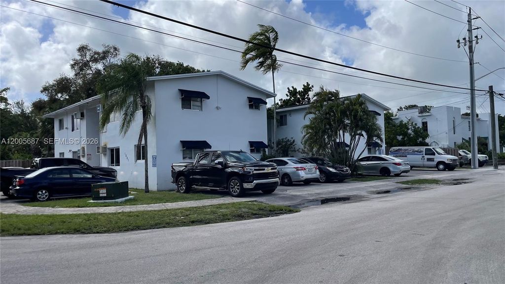 Photo of 1801 SW 11th Ct #6, Fort Lauderdale, FL 33312 (MLS # A12005687)