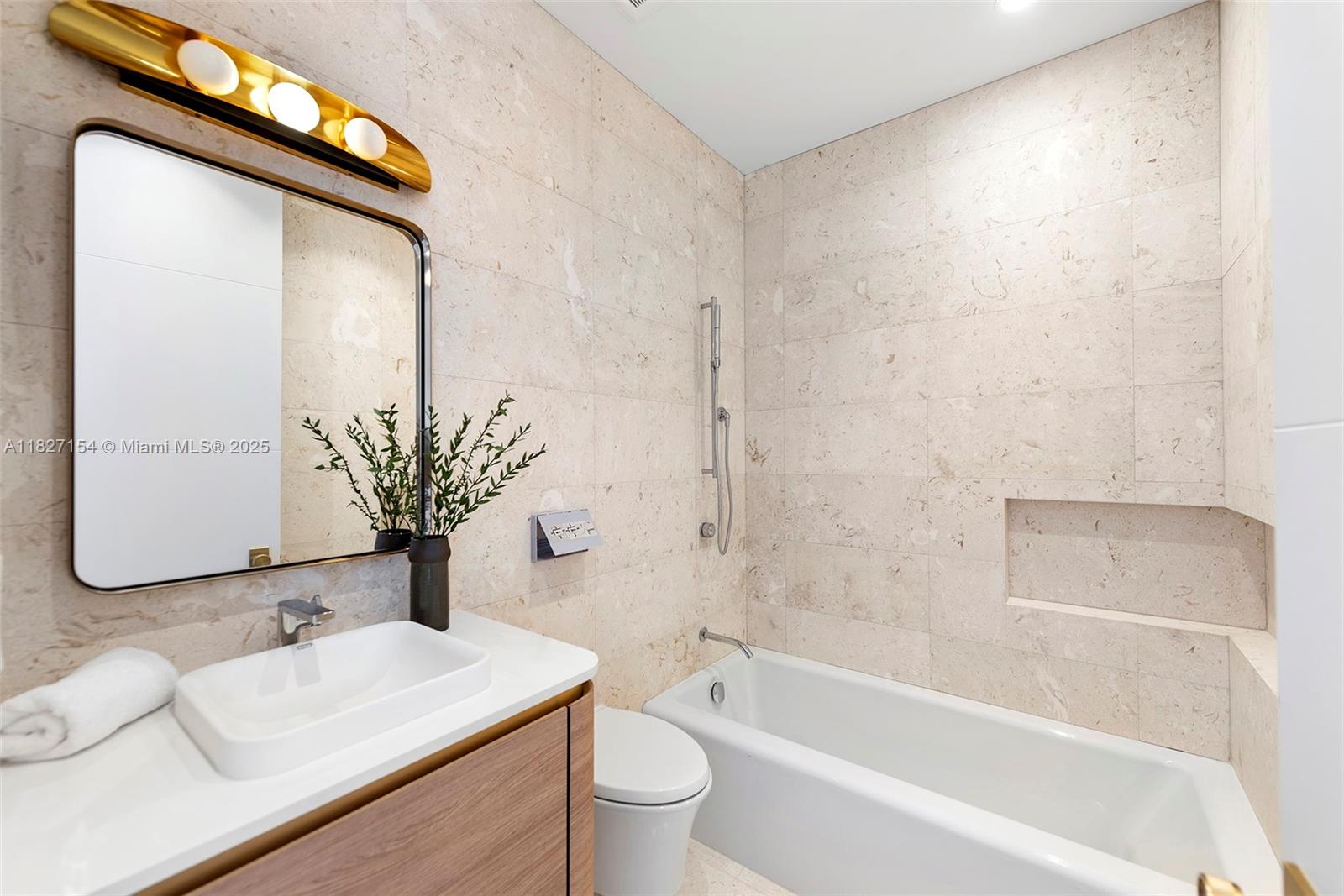 BISCAYNE BEACH-2ND ADDN - Residential