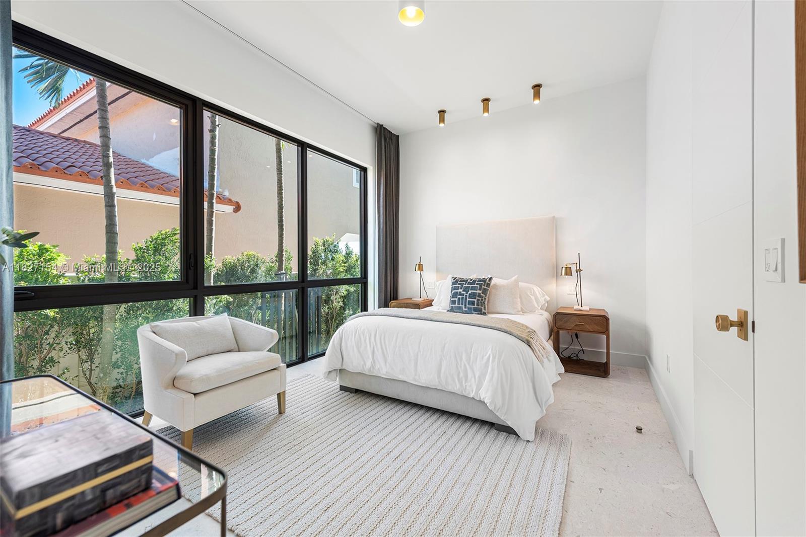 BISCAYNE BEACH-2ND ADDN - Residential