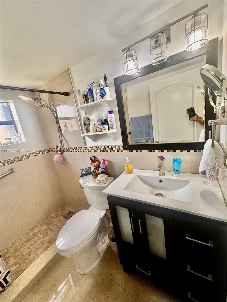 LAGO GRANDE CONDO THREE C - Residential