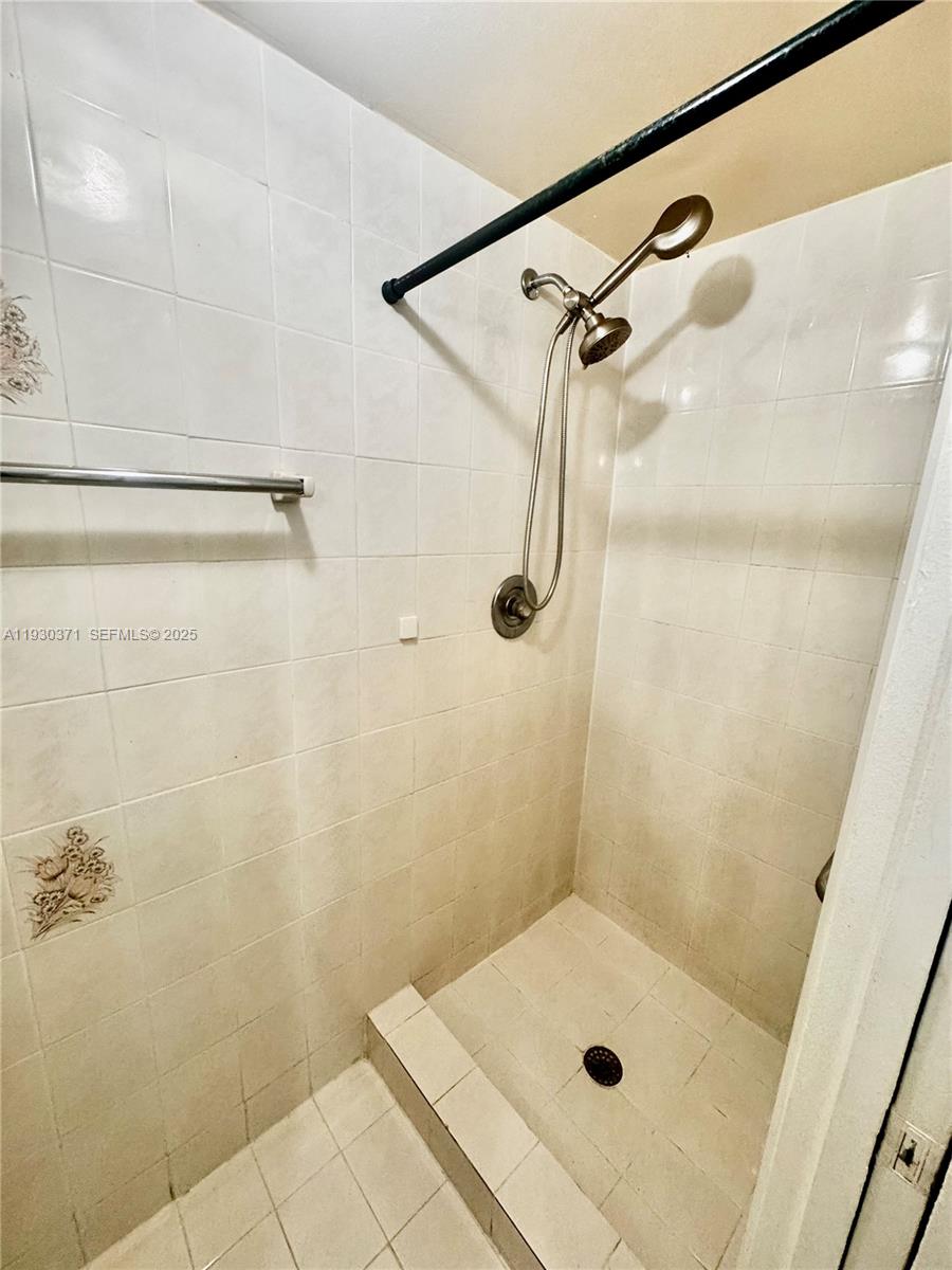 LAGO GRANDE CONDO THREE C - Residential