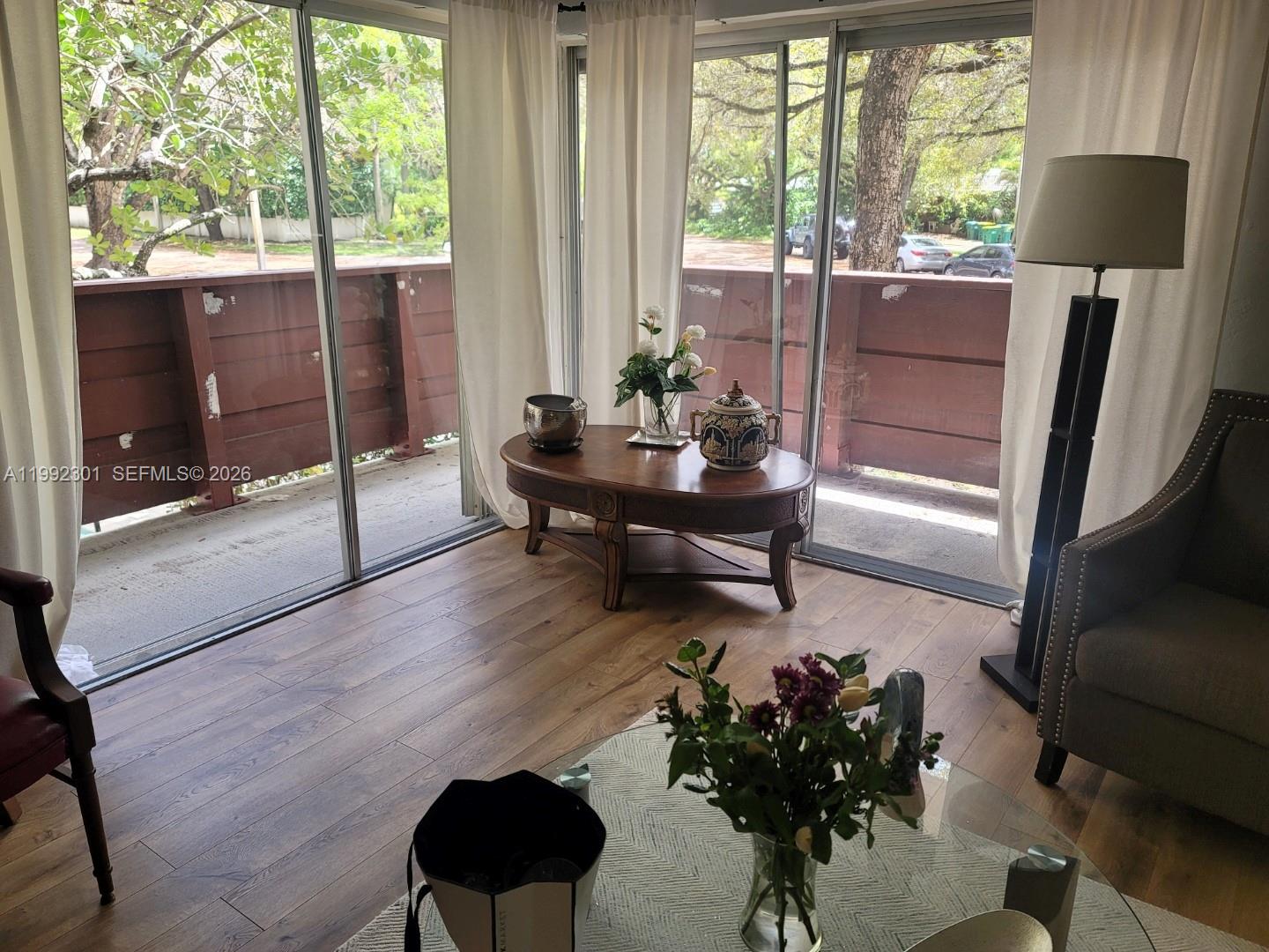 1205 Mariposa Ave 206