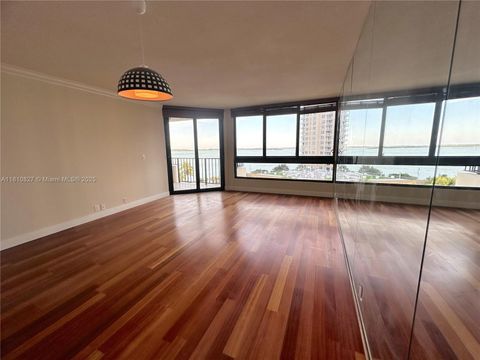 520 Brickell Key Dr A811 Miami FL 33131