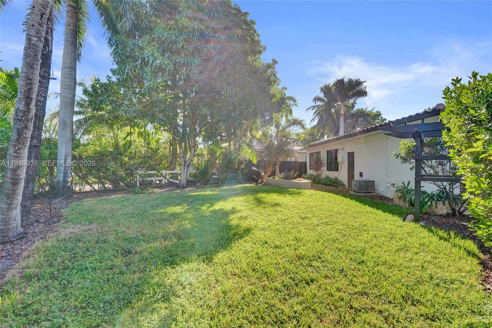 HOLLYWOOD LAKES SECTION - Residential