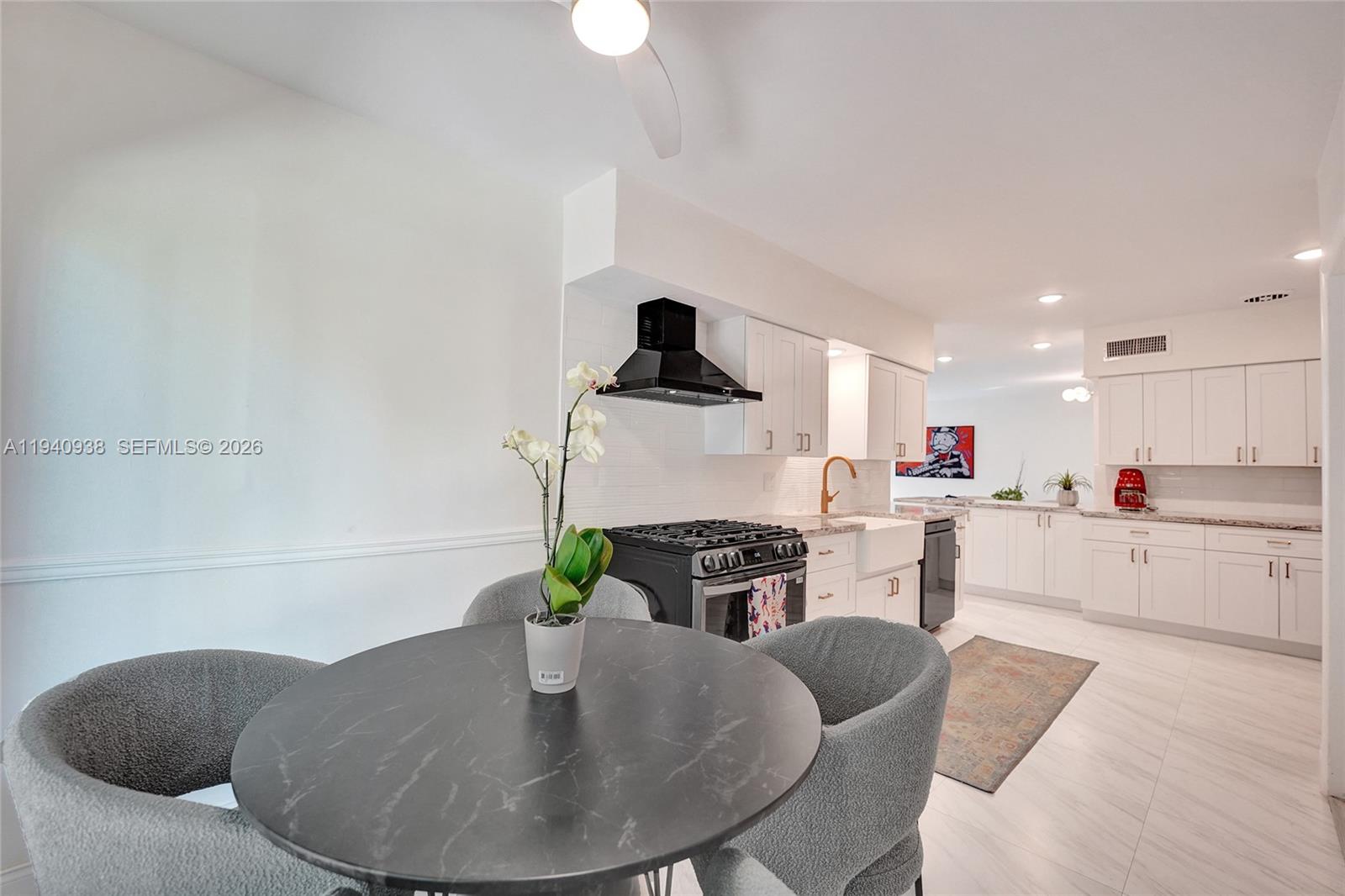 HOLLYWOOD LAKES SECTION - Residential