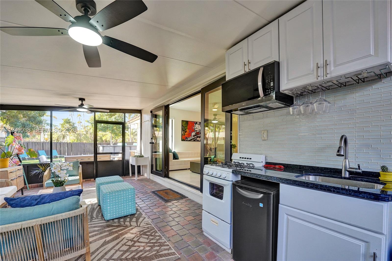 HOLLYWOOD LAKES SECTION - Residential