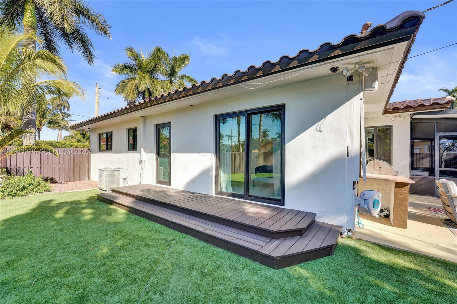 HOLLYWOOD LAKES SECTION - Residential