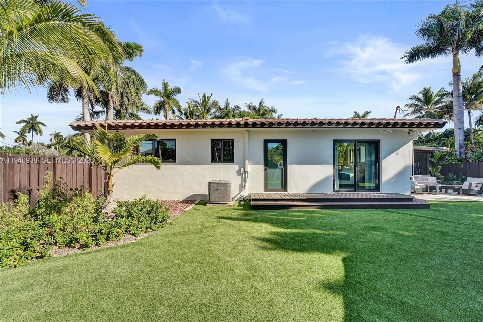 HOLLYWOOD LAKES SECTION - Residential