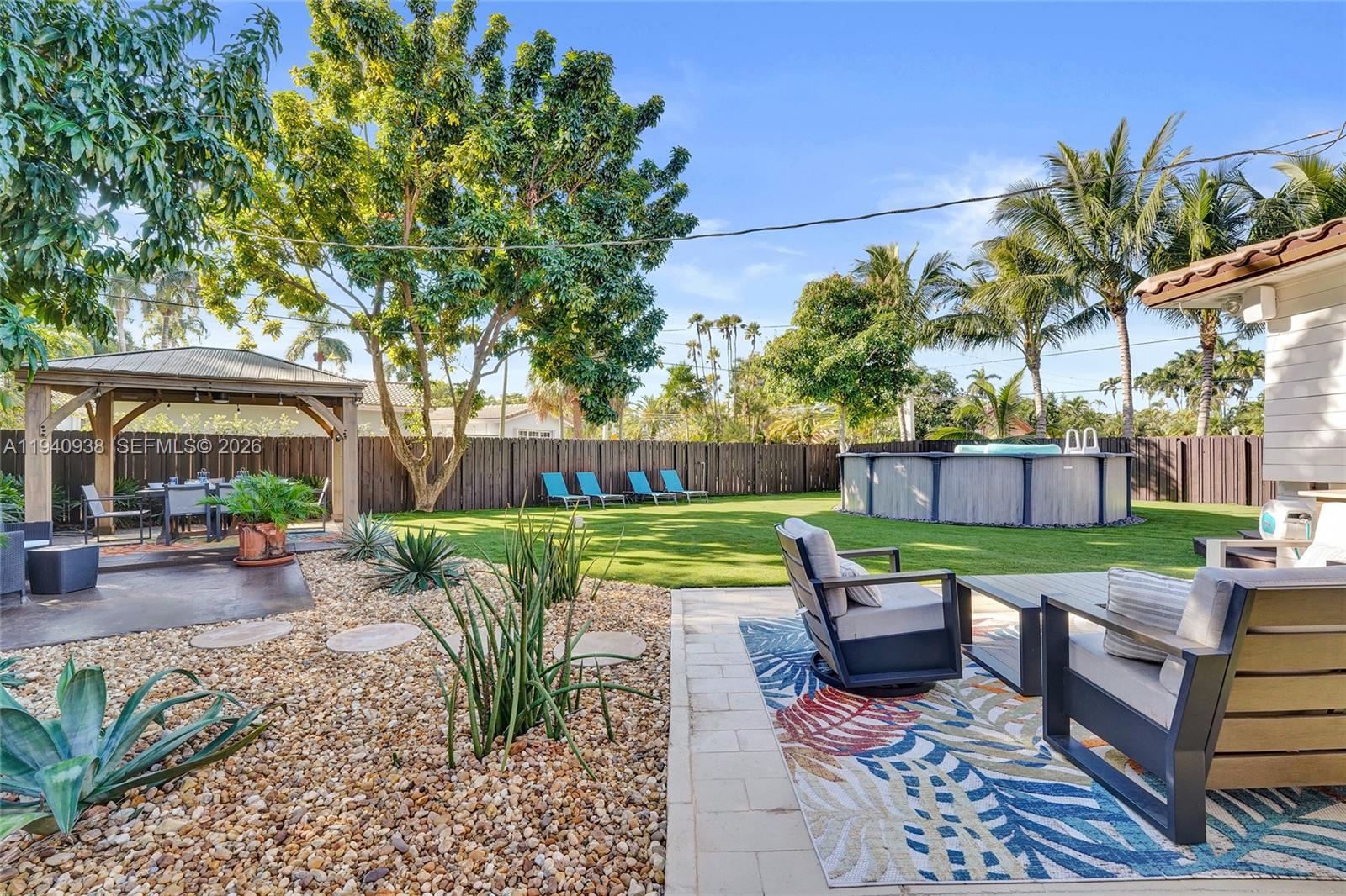 HOLLYWOOD LAKES SECTION - Residential