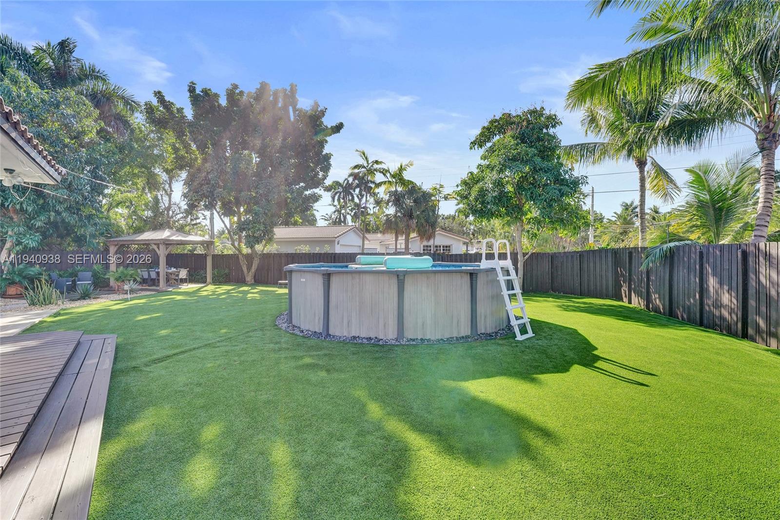 HOLLYWOOD LAKES SECTION - Residential