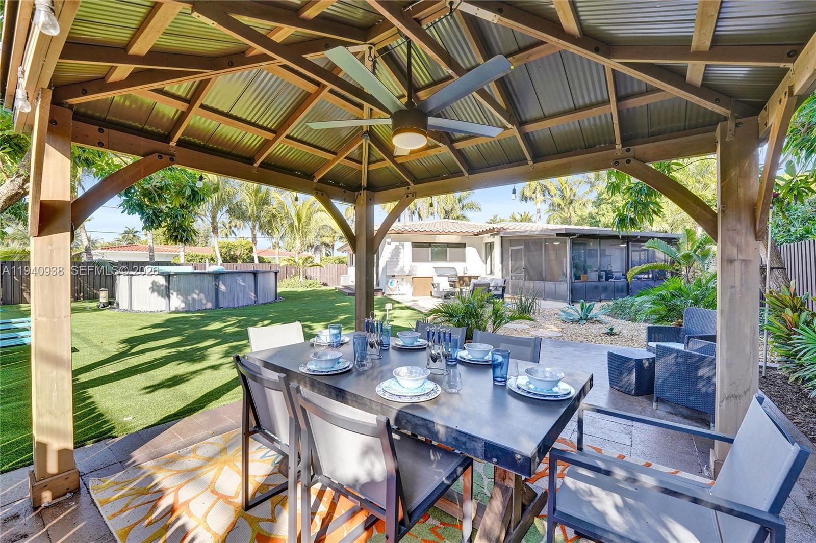 HOLLYWOOD LAKES SECTION - Residential