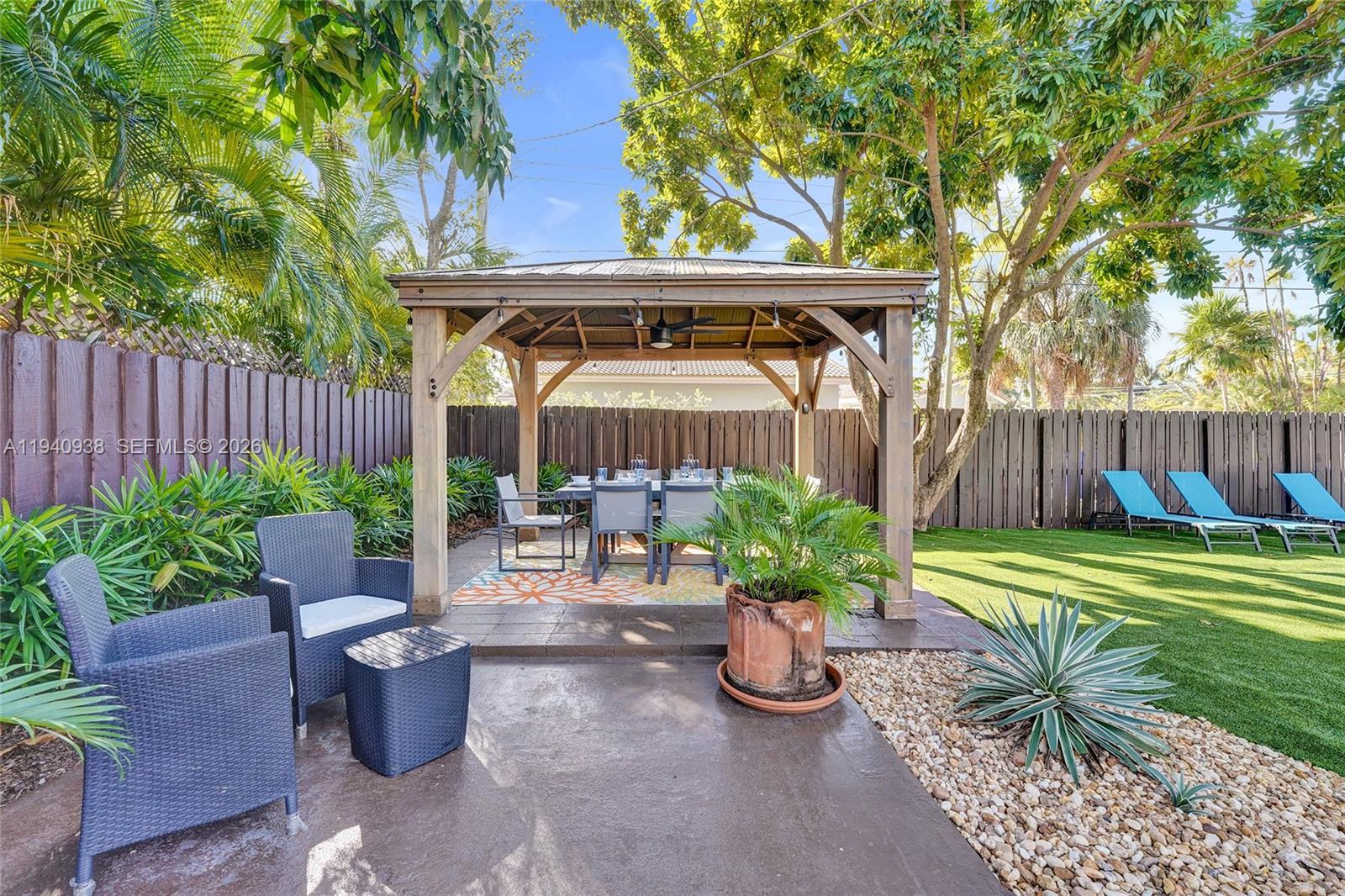 HOLLYWOOD LAKES SECTION - Residential