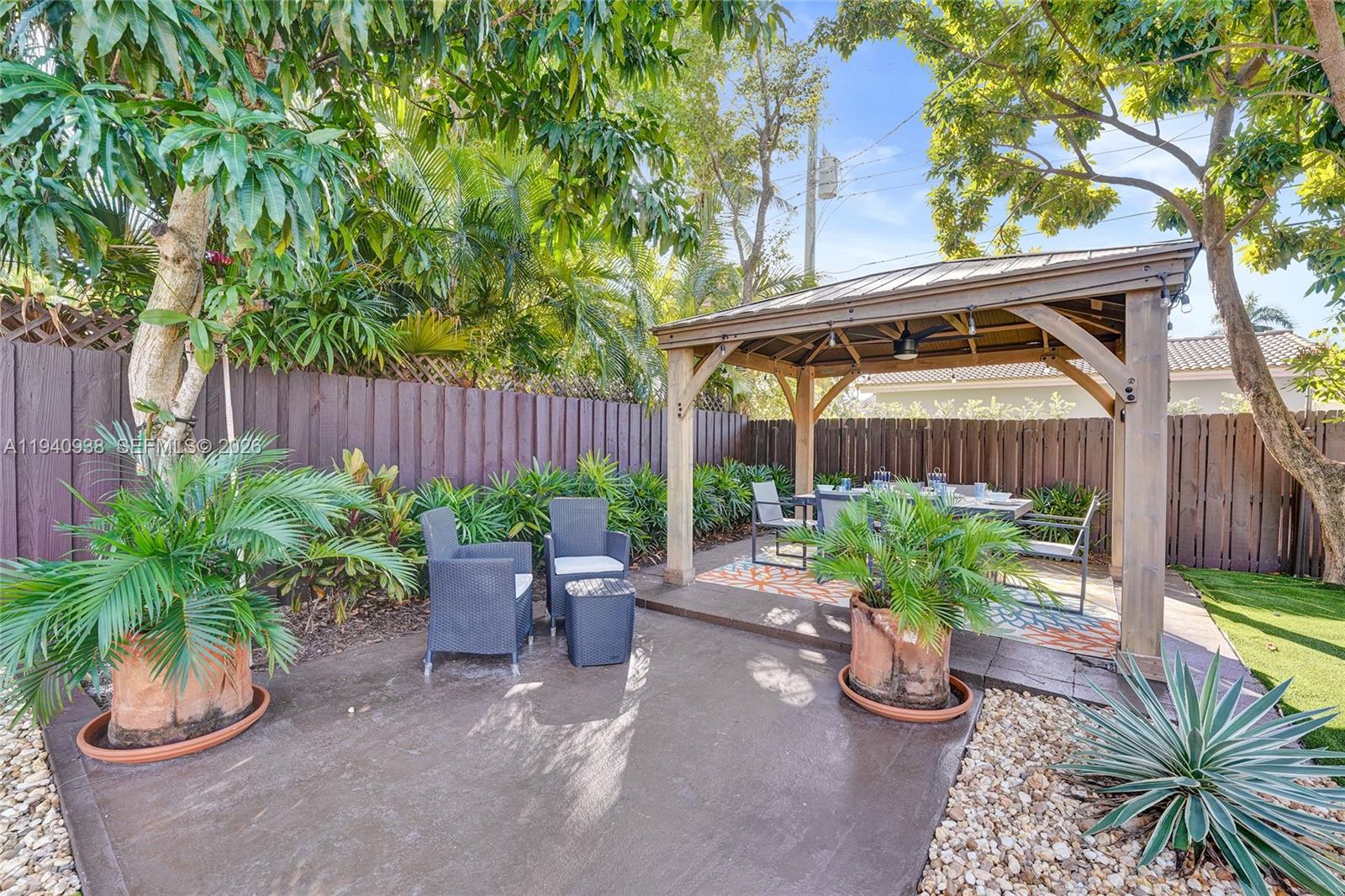 HOLLYWOOD LAKES SECTION - Residential