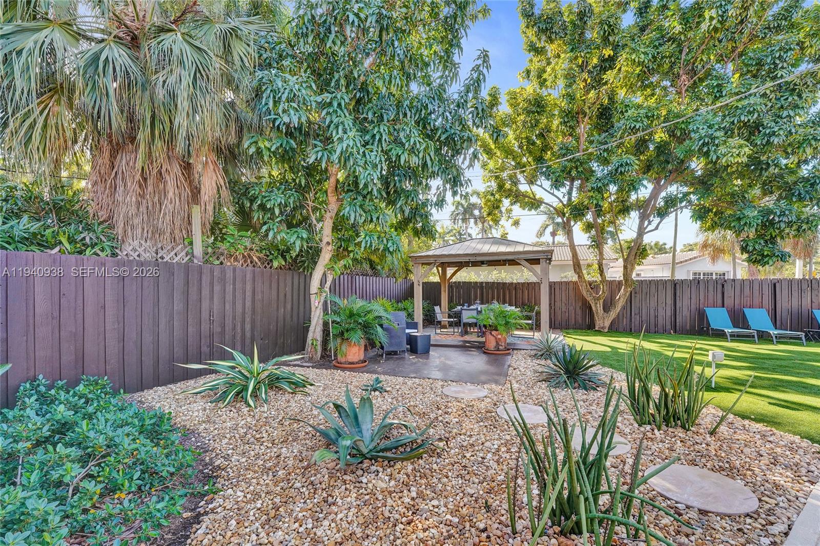 HOLLYWOOD LAKES SECTION - Residential