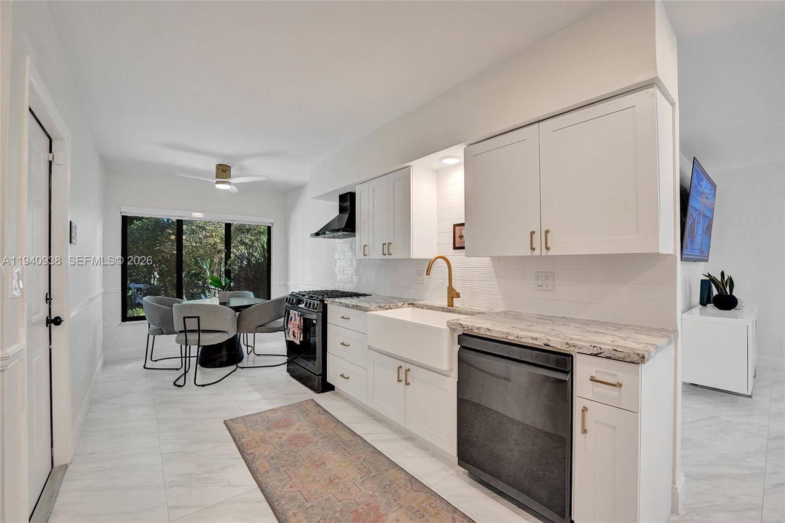 HOLLYWOOD LAKES SECTION - Residential