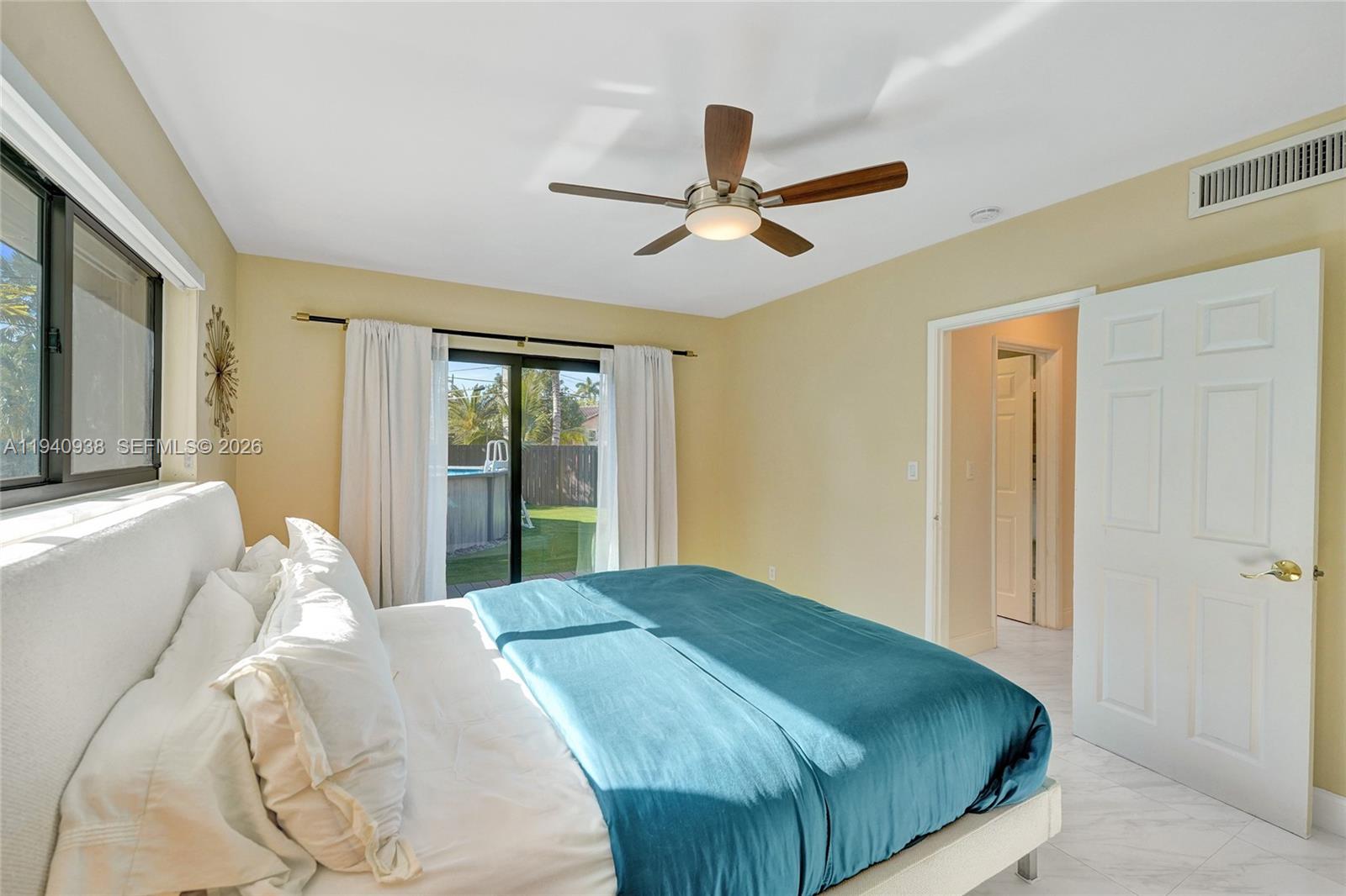 HOLLYWOOD LAKES SECTION - Residential