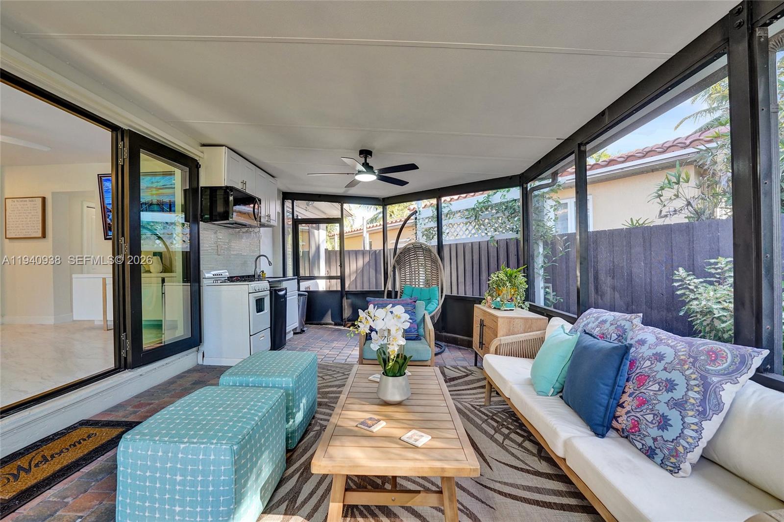 HOLLYWOOD LAKES SECTION - Residential