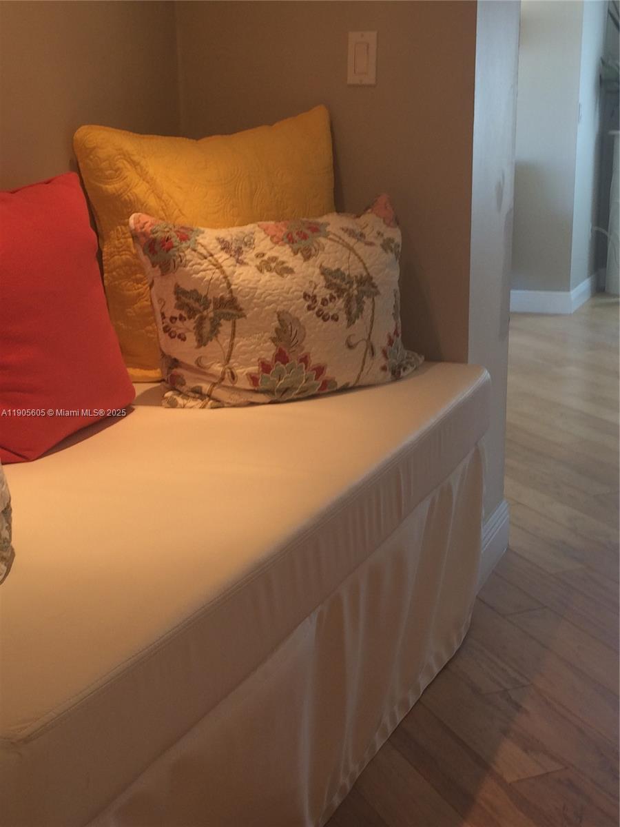 ARLEN HOUSE WEST CONDO - Residential