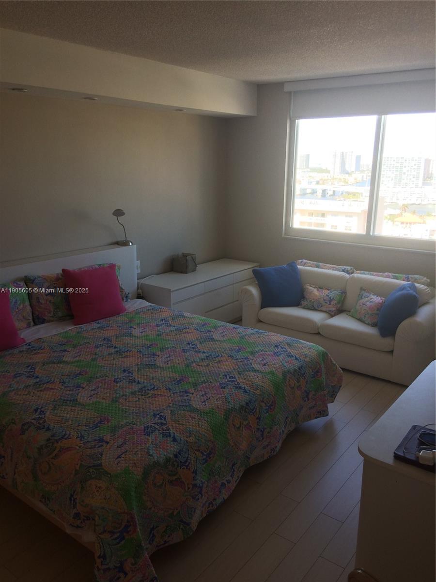 ARLEN HOUSE WEST CONDO - Residential