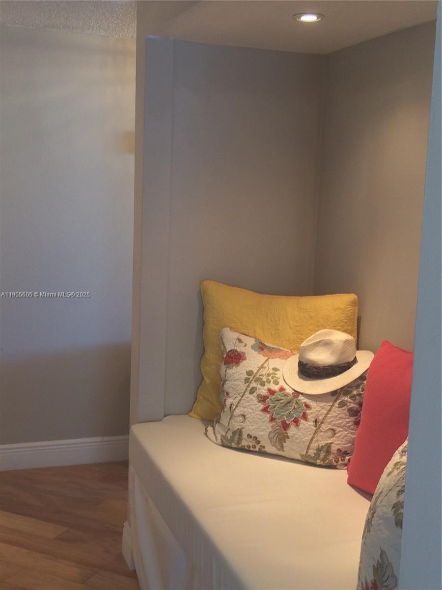 ARLEN HOUSE WEST CONDO - Residential