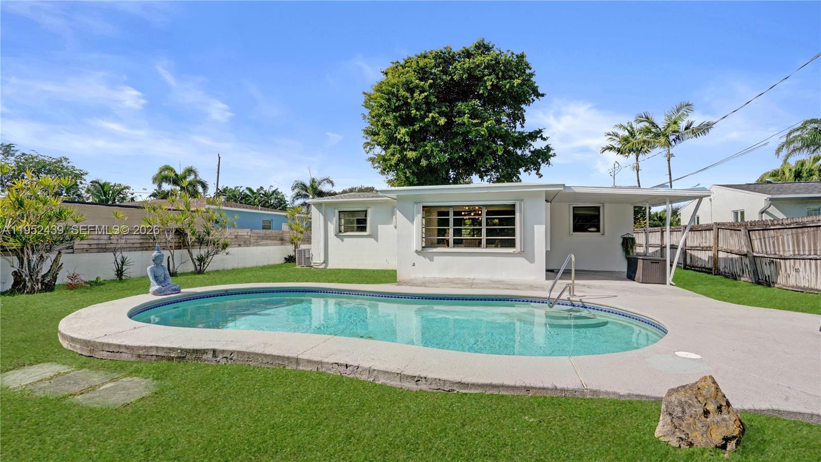 CENTRAL GOLF SEC OF HOLLY - Residential