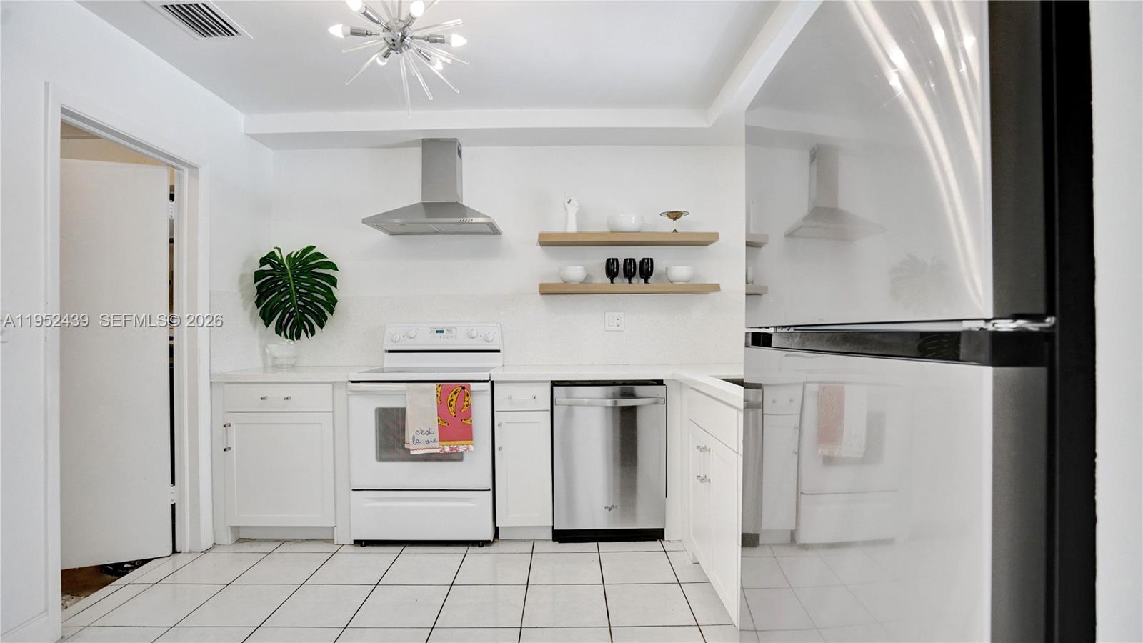 CENTRAL GOLF SEC OF HOLLY - Residential