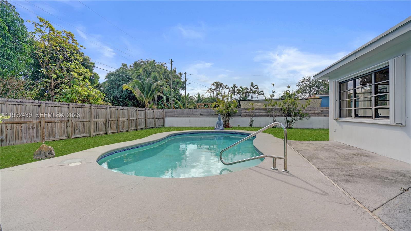 CENTRAL GOLF SEC OF HOLLY - Residential