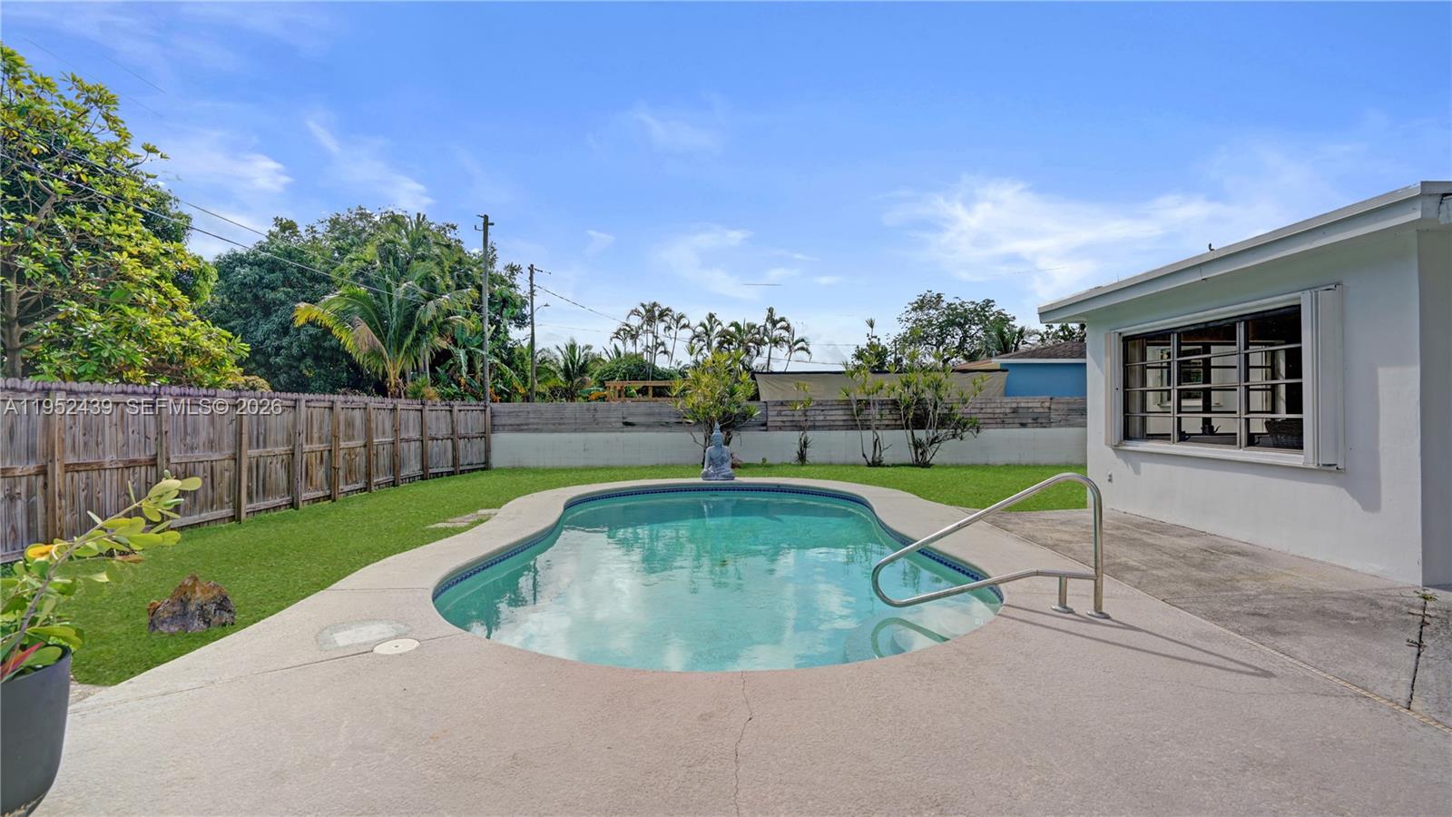 CENTRAL GOLF SEC OF HOLLY - Residential