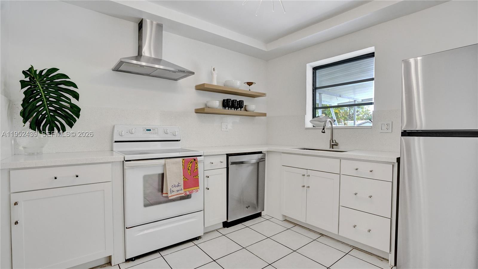 CENTRAL GOLF SEC OF HOLLY - Residential