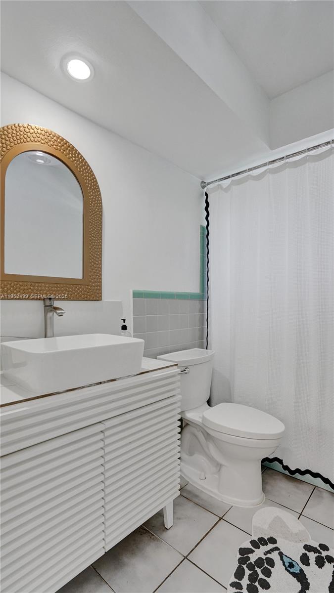 CENTRAL GOLF SEC OF HOLLY - Residential