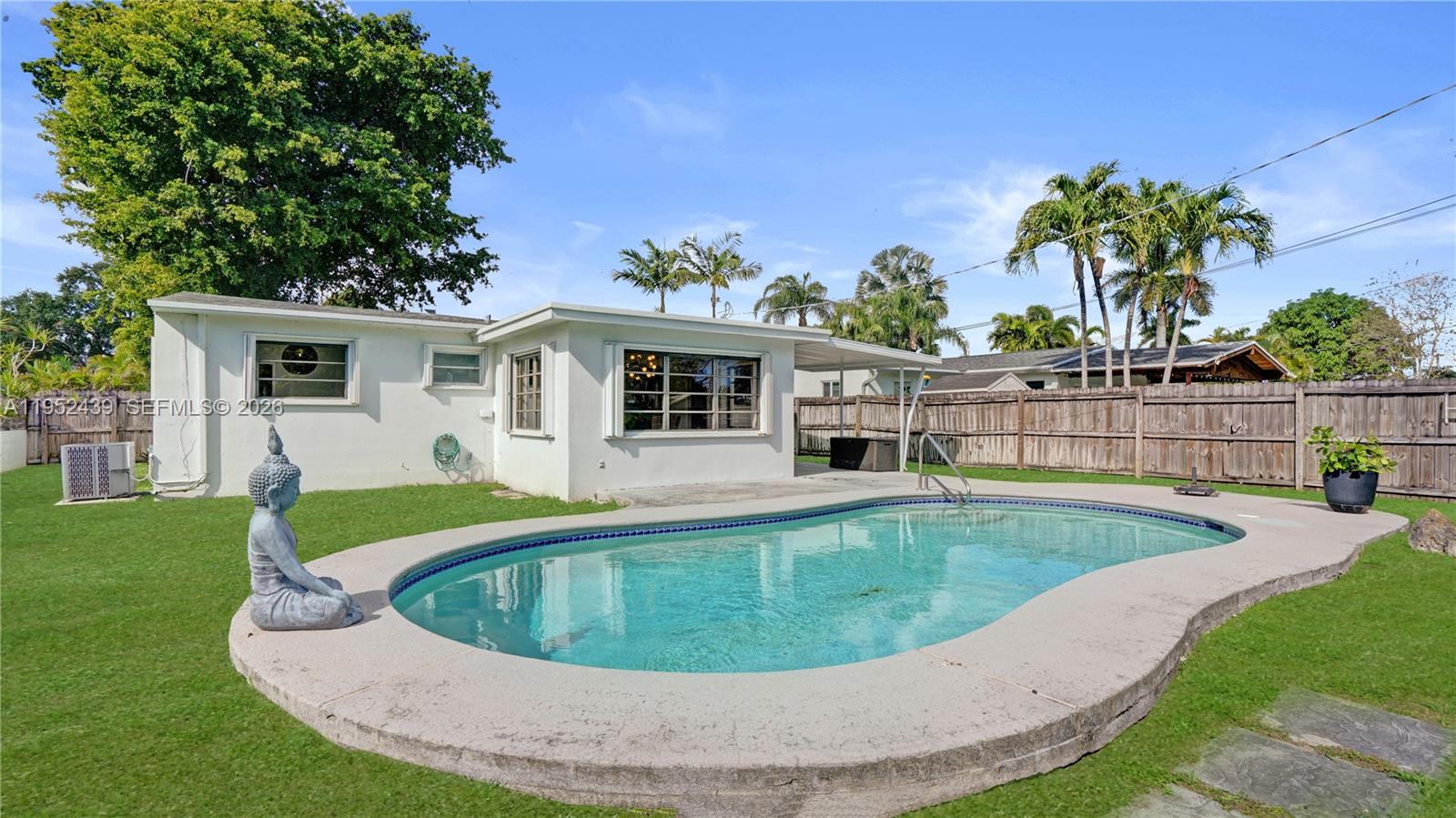 CENTRAL GOLF SEC OF HOLLY - Residential