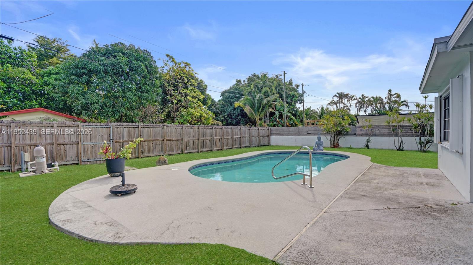 CENTRAL GOLF SEC OF HOLLY - Residential