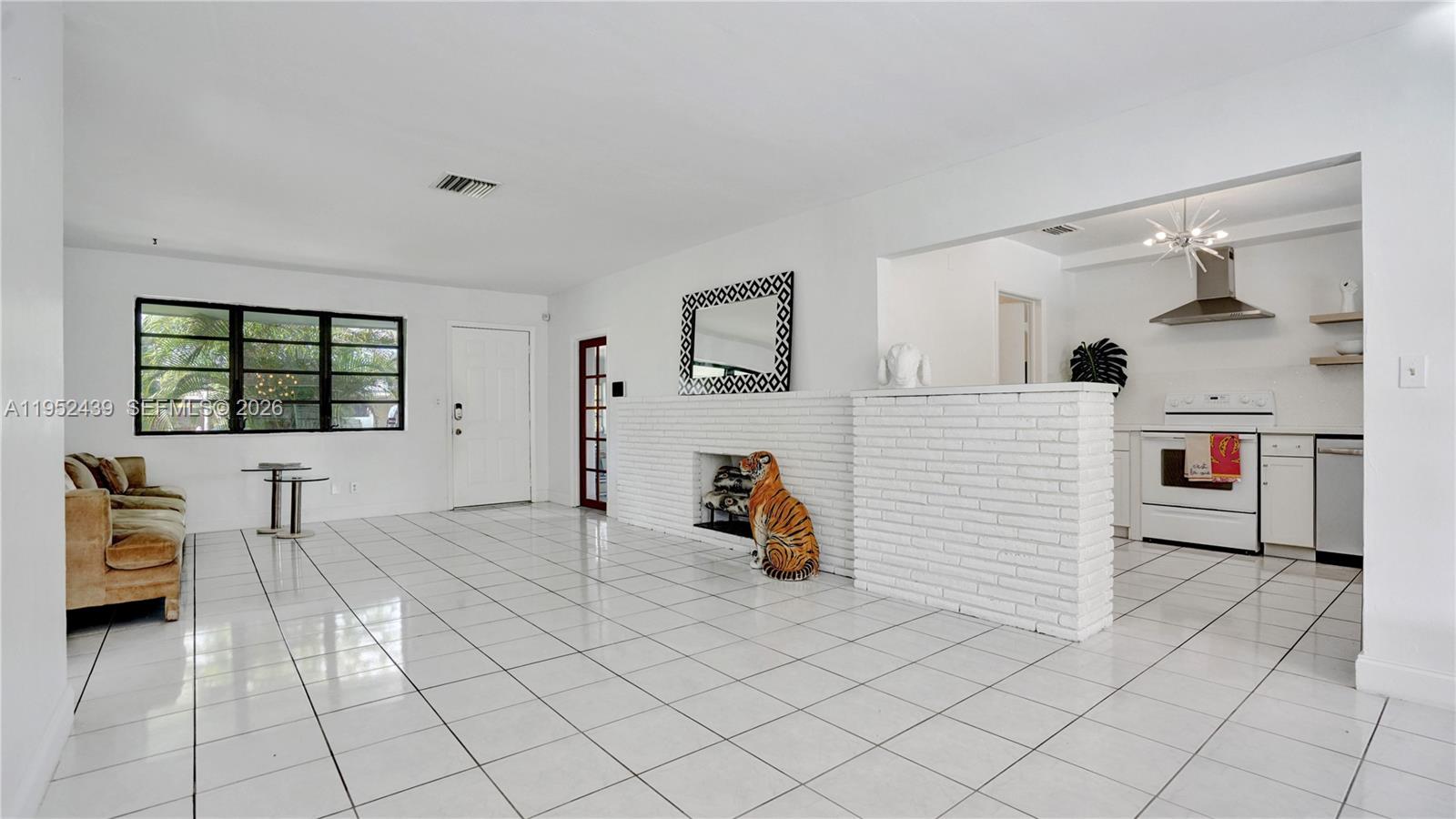 CENTRAL GOLF SEC OF HOLLY - Residential