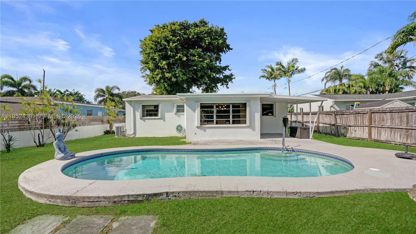 CENTRAL GOLF SEC OF HOLLY - Residential