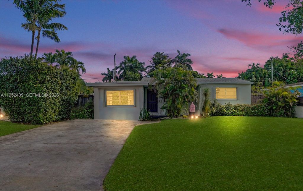 Photo of 1105 N 31st Ct, Hollywood, FL 33021 (MLS # A11952439)