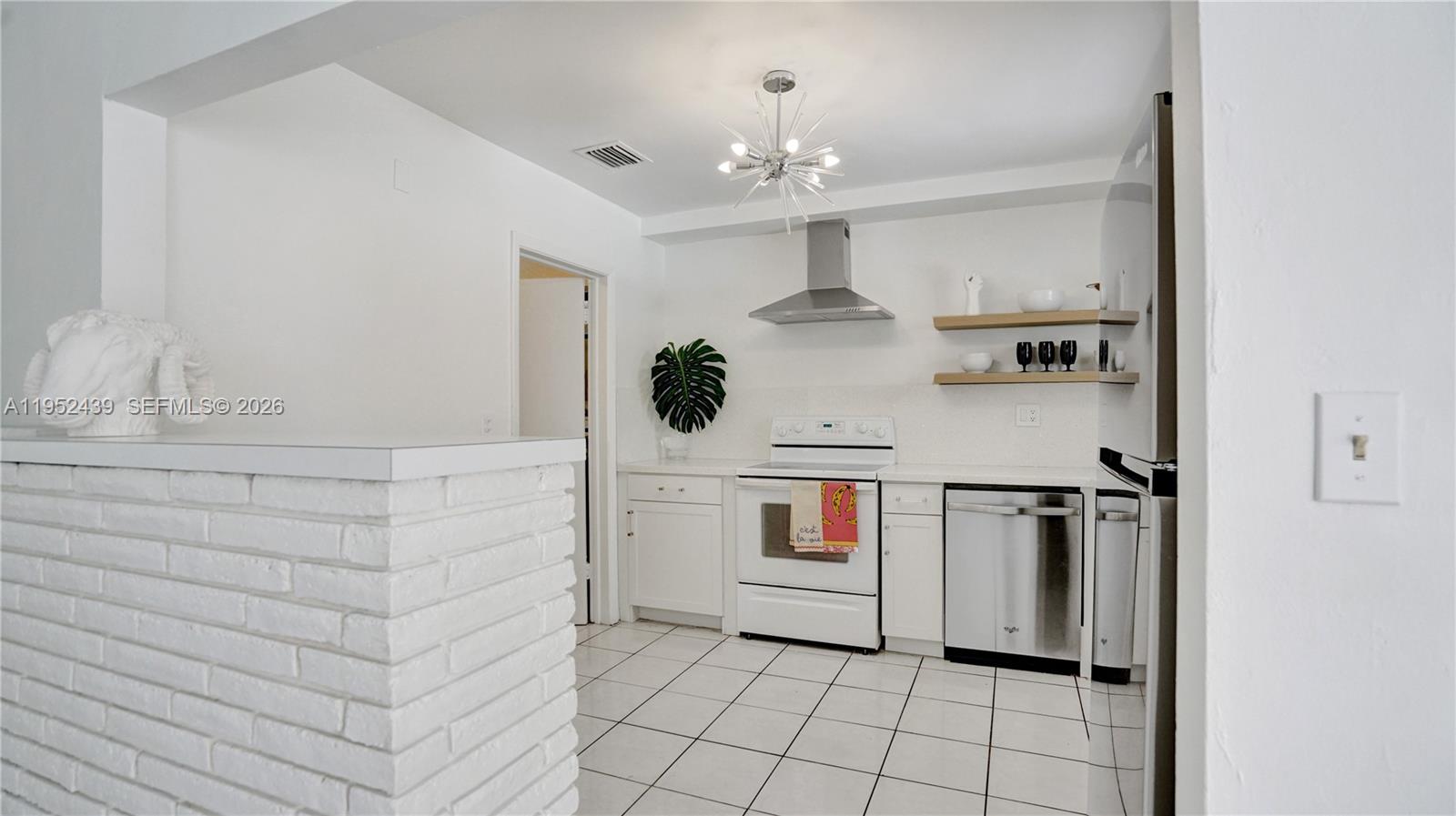 CENTRAL GOLF SEC OF HOLLY - Residential