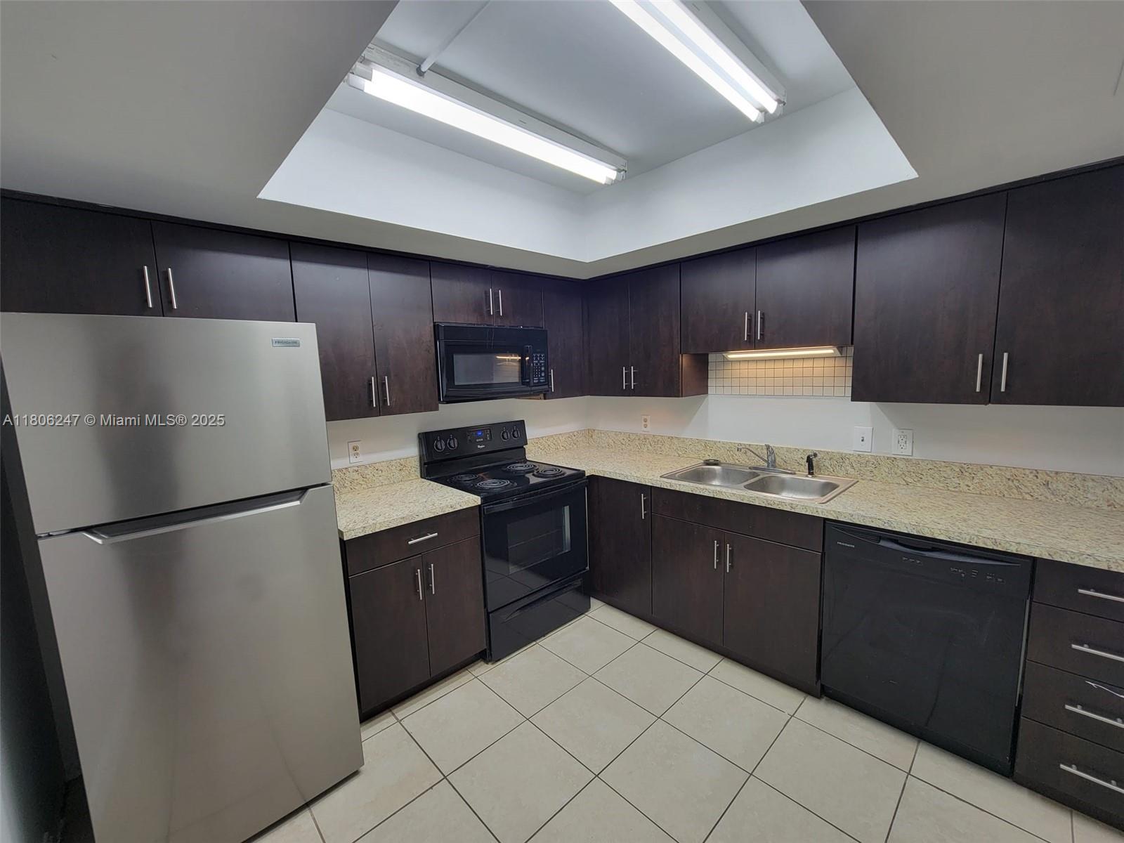 5881 Nw 57th Ave 7, Tamarac, Broward County, Florida - 2 Bedrooms  
2 Bathrooms - 