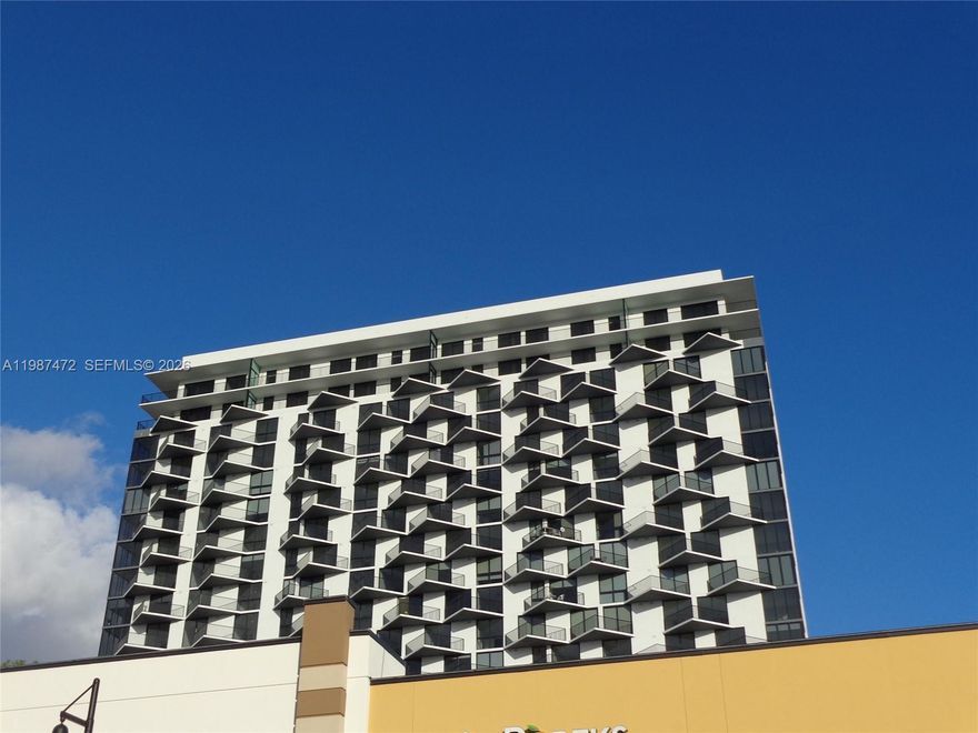 GREAT CORNER UNIT 2/1 WITH POOL AND GOLF COURSE VIEW.  TILE FLOORS, STAINLESS STEEL APPLIANCES, QUARTZ COUNTERTOPS, WASHER/DRYER INSIDE THE UNIT. BUILDING WITH ALL AMENITIES: 24 HRS SECURITY, VALET PARKING, INFINITY POOL, GYM, CHILDREN ROOM, ETC. LOCATED IN DOWNTOWN DORAL, CLOSE TO RESTAURANTS, PUBLIX, EXCELLENT A+ SCHOOL.