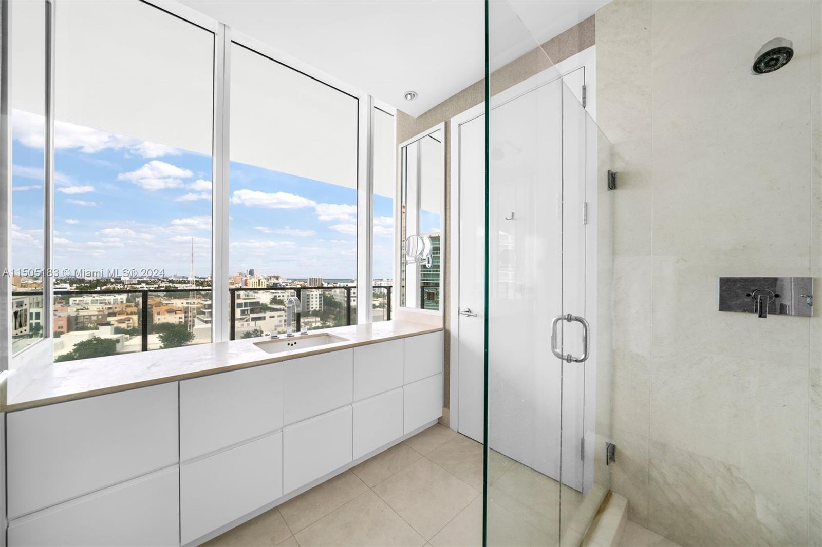 APOGEE CONDO - Residential